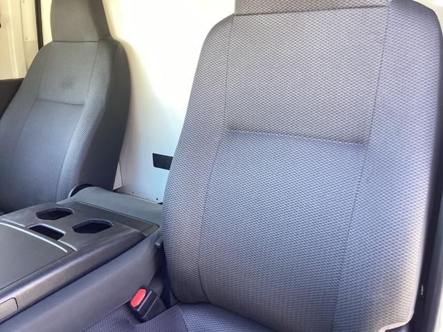 レジアスエースバン 　５型　低温強化バン　ＤＥＮＳＯ製―２２℃冷凍機　４ＷＤ　寒冷地仕様　ミラー型バックモニター　純正セキュリティ　ビルトインＥＴＣ　イージークローザー　電動格納ミラー　キーレス　レベライザー（32枚目）