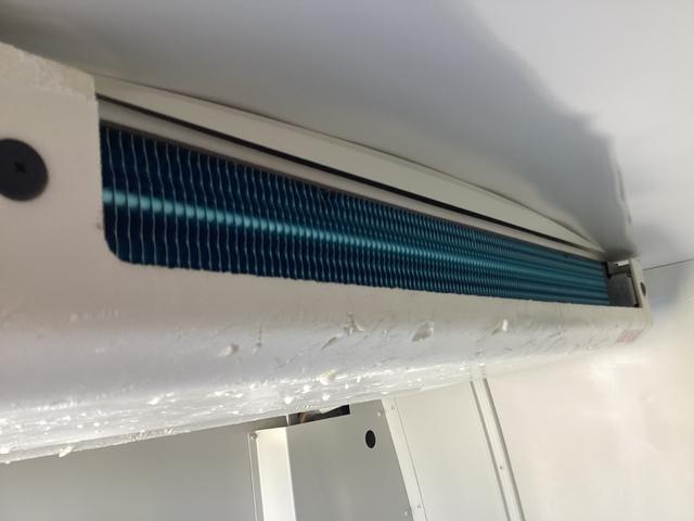 レジアスエースバン 　５型　低温強化バン　ＤＥＮＳＯ製―２２℃冷凍機　４ＷＤ　寒冷地仕様　ミラー型バックモニター　純正セキュリティ　ビルトインＥＴＣ　イージークローザー　電動格納ミラー　キーレス　レベライザー（36枚目）