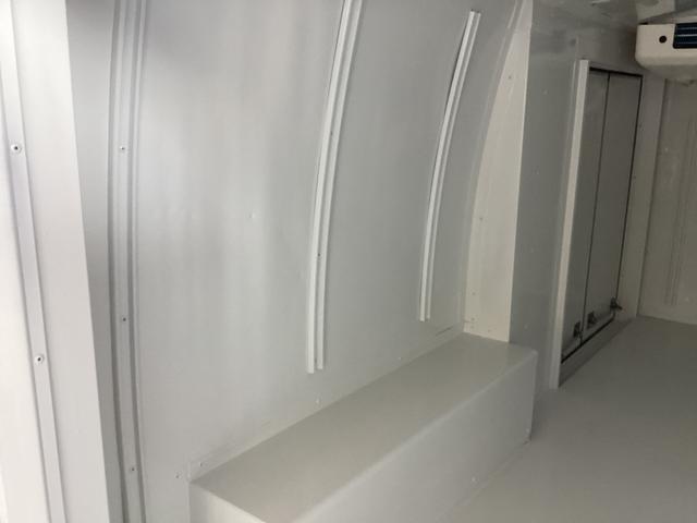 レジアスエースバン 　５型　低温強化バン　ＤＥＮＳＯ製―２２℃冷凍機　４ＷＤ　寒冷地仕様　ミラー型バックモニター　純正セキュリティ　ビルトインＥＴＣ　イージークローザー　電動格納ミラー　キーレス　レベライザー（40枚目）