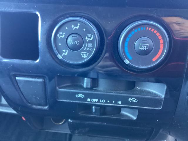 ハイエースバン ロングスーパーＧＬ　２型　新品タイミングベルト　ローダウン　社外フロントスポイラー　ルーフスポイラー　アルパインツイーター　バックカメラ　純正ＳＤナビ　ＥＴＣ　ダブルエアコン　レベライザー　１００Ｖ電源（26枚目）