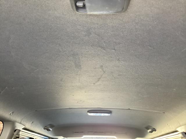 レジアスエースバン ロングスーパーＧＬ　４型後期　タイミングベルト交換渡し　純正ＬＥＤヘッドライト　プッシュスタート　リアスライドガラス小窓　ビルトインＥＴＣ　１００Ｖ電源　バックカメラ　ダブルエアコン　フルセグ視聴　イージークローザー（37枚目）