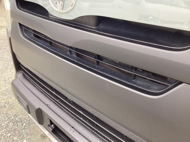 ハイエースバン ロングＤＸ　１型　アースカラーパッケージ仕様　ＴＲＤデイライト付きバンパーガード　４型フェイス　社外アルミホイール　新品フロア　リアスライドガラス小窓　ブラックグリル　新品シートカバー　純正ＳＤナビ（14枚目）