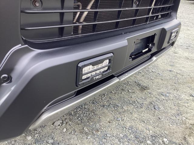 ハイエースバン ロングＤＸ　１型　アースカラーパッケージ仕様　ＴＲＤデイライト付きバンパーガード　４型フェイス　社外アルミホイール　新品フロア　リアスライドガラス小窓　ブラックグリル　新品シートカバー　純正ＳＤナビ（15枚目）