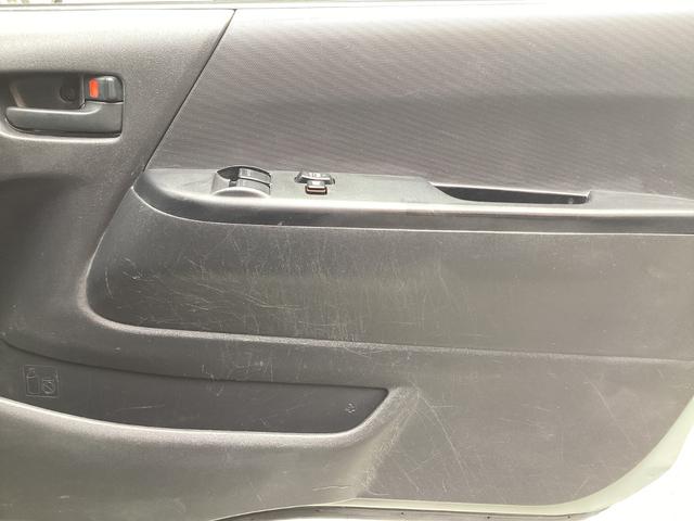 ハイエースバン ロングＤＸ　１型　アースカラーパッケージ仕様　ＴＲＤデイライト付きバンパーガード　４型フェイス　社外アルミホイール　新品フロア　リアスライドガラス小窓　ブラックグリル　新品シートカバー　純正ＳＤナビ（17枚目）