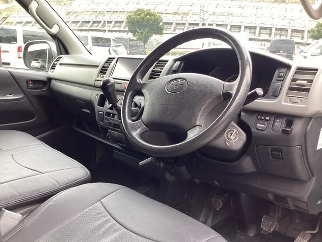 ハイエースバン ロングＤＸ　１型　アースカラーパッケージ仕様　ＴＲＤデイライト付きバンパーガード　４型フェイス　社外アルミホイール　新品フロア　リアスライドガラス小窓　ブラックグリル　新品シートカバー　純正ＳＤナビ（18枚目）