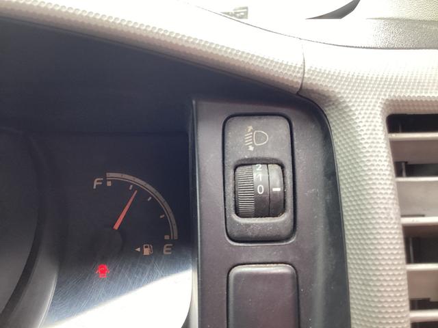 ハイエースバン ロングＤＸ　１型　アースカラーパッケージ仕様　ＴＲＤデイライト付きバンパーガード　４型フェイス　社外アルミホイール　新品フロア　リアスライドガラス小窓　ブラックグリル　新品シートカバー　純正ＳＤナビ（21枚目）