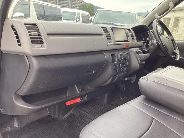 ハイエースバン ロングＤＸ　１型　アースカラーパッケージ仕様　ＴＲＤデイライト付きバンパーガード　４型フェイス　社外アルミホイール　新品フロア　リアスライドガラス小窓　ブラックグリル　新品シートカバー　純正ＳＤナビ（30枚目）