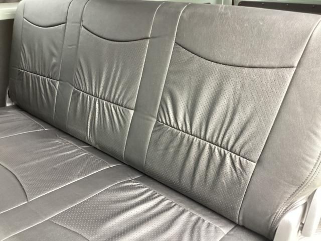 ハイエースバン ロングＤＸ　１型　アースカラーパッケージ仕様　ＴＲＤデイライト付きバンパーガード　４型フェイス　社外アルミホイール　新品フロア　リアスライドガラス小窓　ブラックグリル　新品シートカバー　純正ＳＤナビ（33枚目）