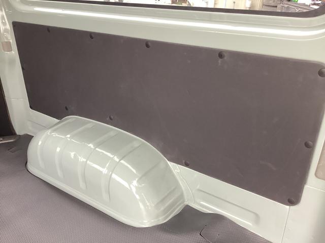 ハイエースバン ロングＤＸ　１型　アースカラーパッケージ仕様　ＴＲＤデイライト付きバンパーガード　４型フェイス　社外アルミホイール　新品フロア　リアスライドガラス小窓　ブラックグリル　新品シートカバー　純正ＳＤナビ（40枚目）