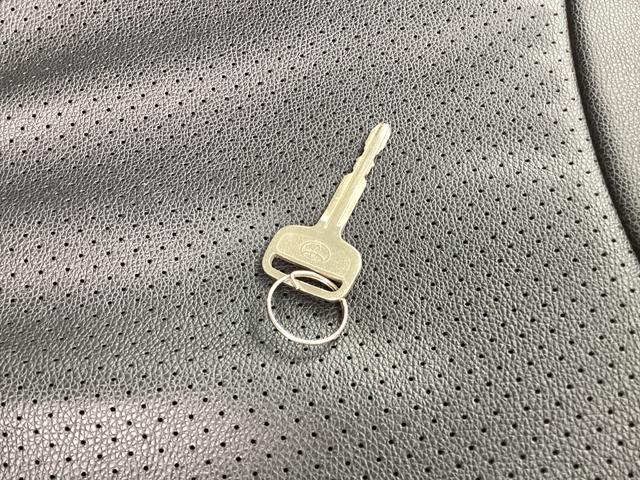 ハイエースバン ロングＤＸ　１型　アースカラーパッケージ仕様　ＴＲＤデイライト付きバンパーガード　４型フェイス　社外アルミホイール　新品フロア　リアスライドガラス小窓　ブラックグリル　新品シートカバー　純正ＳＤナビ（42枚目）