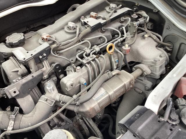 ハイエースバン ロングＤＸ　１型　アースカラーパッケージ仕様　ＴＲＤデイライト付きバンパーガード　４型フェイス　社外アルミホイール　新品フロア　リアスライドガラス小窓　ブラックグリル　新品シートカバー　純正ＳＤナビ（44枚目）