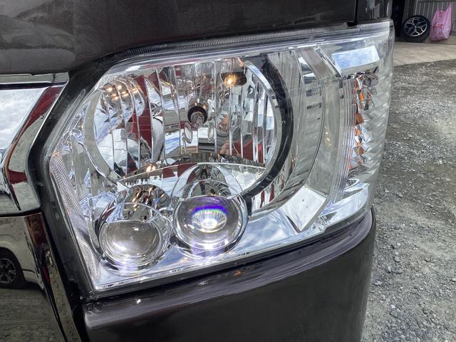 ハイエースバン スーパーＧＬ　５０ＴＨ　アニバーサリーリミテッド　５型　社外デイライト付きフロントスポイラー　両側パワースライドドア　トヨタセーフティセンス　カロッツェリアＳＤナビ　ドライブレコーダー　社外ウッドコンビハンドル　荷室ＣＦシート　助手席エアバック（11枚目）