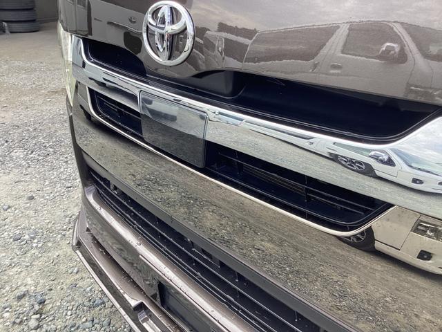 ハイエースバン スーパーＧＬ　５０ＴＨ　アニバーサリーリミテッド　５型　社外デイライト付きフロントスポイラー　両側パワースライドドア　トヨタセーフティセンス　カロッツェリアＳＤナビ　ドライブレコーダー　社外ウッドコンビハンドル　荷室ＣＦシート　助手席エアバック（13枚目）