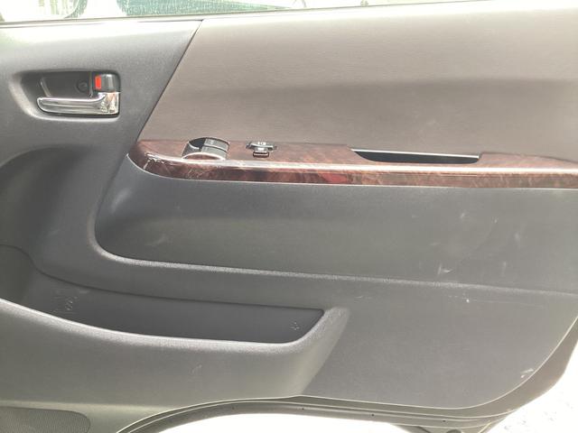 ハイエースバン スーパーＧＬ　５０ＴＨ　アニバーサリーリミテッド　５型　社外デイライト付きフロントスポイラー　両側パワースライドドア　トヨタセーフティセンス　カロッツェリアＳＤナビ　ドライブレコーダー　社外ウッドコンビハンドル　荷室ＣＦシート　助手席エアバック（17枚目）