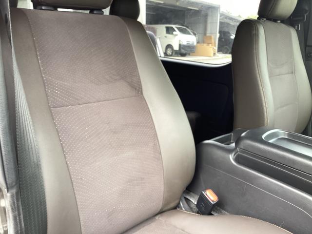 ハイエースバン スーパーＧＬ　５０ＴＨ　アニバーサリーリミテッド　５型　社外デイライト付きフロントスポイラー　両側パワースライドドア　トヨタセーフティセンス　カロッツェリアＳＤナビ　ドライブレコーダー　社外ウッドコンビハンドル　荷室ＣＦシート　助手席エアバック（19枚目）