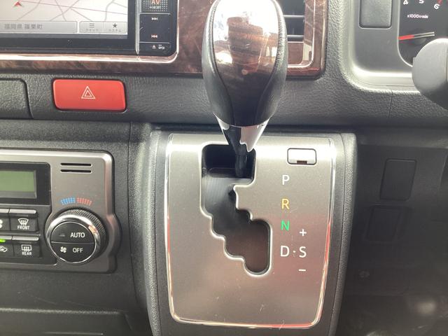 ハイエースバン スーパーＧＬ　５０ＴＨ　アニバーサリーリミテッド　５型　社外デイライト付きフロントスポイラー　両側パワースライドドア　トヨタセーフティセンス　カロッツェリアＳＤナビ　ドライブレコーダー　社外ウッドコンビハンドル　荷室ＣＦシート　助手席エアバック（28枚目）