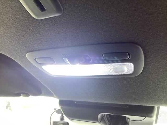 ハイエースバン スーパーＧＬ　５０ＴＨ　アニバーサリーリミテッド　５型　社外デイライト付きフロントスポイラー　両側パワースライドドア　トヨタセーフティセンス　カロッツェリアＳＤナビ　ドライブレコーダー　社外ウッドコンビハンドル　荷室ＣＦシート　助手席エアバック（33枚目）