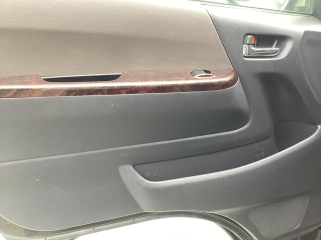 ハイエースバン スーパーＧＬ　５０ＴＨ　アニバーサリーリミテッド　５型　社外デイライト付きフロントスポイラー　両側パワースライドドア　トヨタセーフティセンス　カロッツェリアＳＤナビ　ドライブレコーダー　社外ウッドコンビハンドル　荷室ＣＦシート　助手席エアバック（36枚目）