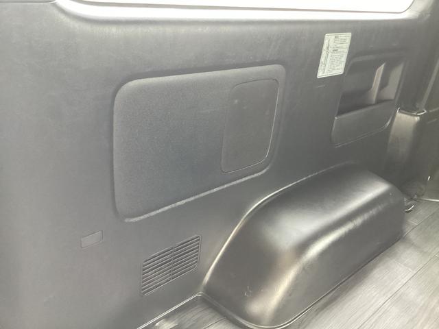 ハイエースバン スーパーＧＬ　５０ＴＨ　アニバーサリーリミテッド　５型　社外デイライト付きフロントスポイラー　両側パワースライドドア　トヨタセーフティセンス　カロッツェリアＳＤナビ　ドライブレコーダー　社外ウッドコンビハンドル　荷室ＣＦシート　助手席エアバック（46枚目）