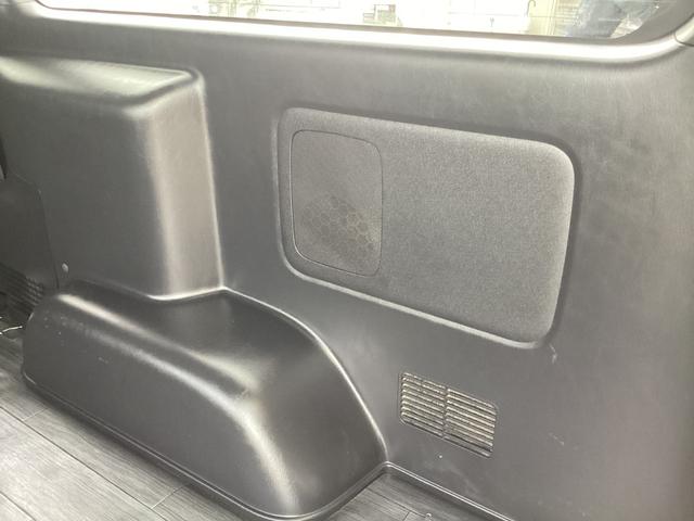 ハイエースバン スーパーＧＬ　５０ＴＨ　アニバーサリーリミテッド　５型　社外デイライト付きフロントスポイラー　両側パワースライドドア　トヨタセーフティセンス　カロッツェリアＳＤナビ　ドライブレコーダー　社外ウッドコンビハンドル　荷室ＣＦシート　助手席エアバック（47枚目）