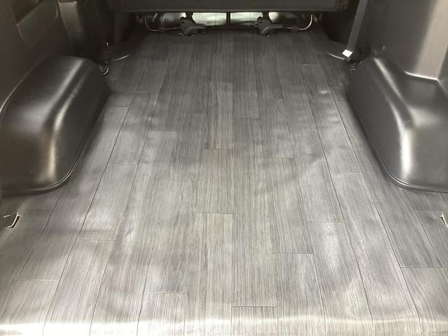 ハイエースバン スーパーＧＬ　５０ＴＨ　アニバーサリーリミテッド　５型　社外デイライト付きフロントスポイラー　両側パワースライドドア　トヨタセーフティセンス　カロッツェリアＳＤナビ　ドライブレコーダー　社外ウッドコンビハンドル　荷室ＣＦシート　助手席エアバック（48枚目）