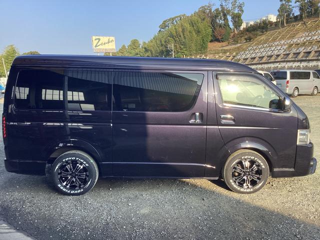 レジアスエースバン スーパーＧＬ　ダークプライム　４型　社外アルミホイール　バットフェイスボンネット　コートテクトガラス　ローダウン　ＬＥＤデイライト付きバンパーガード　フリップダウンモニター　社外テールランプ　ＬＥＤフォグランプ　ハンガーバー（6枚目）