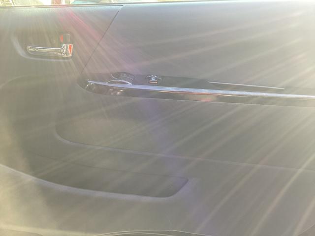 レジアスエースバン スーパーＧＬ　ダークプライム　４型　社外アルミホイール　バットフェイスボンネット　コートテクトガラス　ローダウン　ＬＥＤデイライト付きバンパーガード　フリップダウンモニター　社外テールランプ　ＬＥＤフォグランプ　ハンガーバー（20枚目）