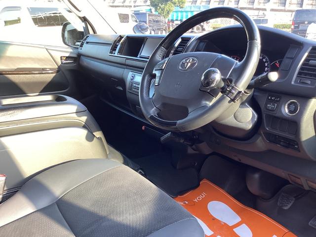 レジアスエースバン スーパーＧＬ　ダークプライム　４型　社外アルミホイール　バットフェイスボンネット　コートテクトガラス　ローダウン　ＬＥＤデイライト付きバンパーガード　フリップダウンモニター　社外テールランプ　ＬＥＤフォグランプ　ハンガーバー（21枚目）