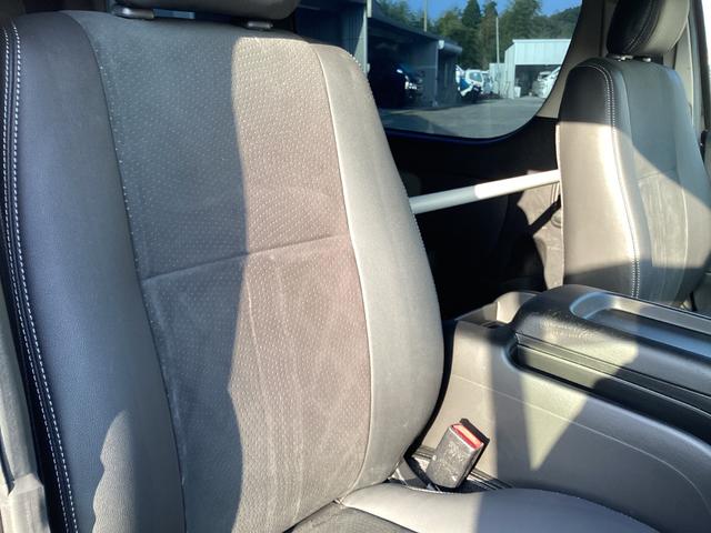 レジアスエースバン スーパーＧＬ　ダークプライム　４型　社外アルミホイール　バットフェイスボンネット　コートテクトガラス　ローダウン　ＬＥＤデイライト付きバンパーガード　フリップダウンモニター　社外テールランプ　ＬＥＤフォグランプ　ハンガーバー（22枚目）