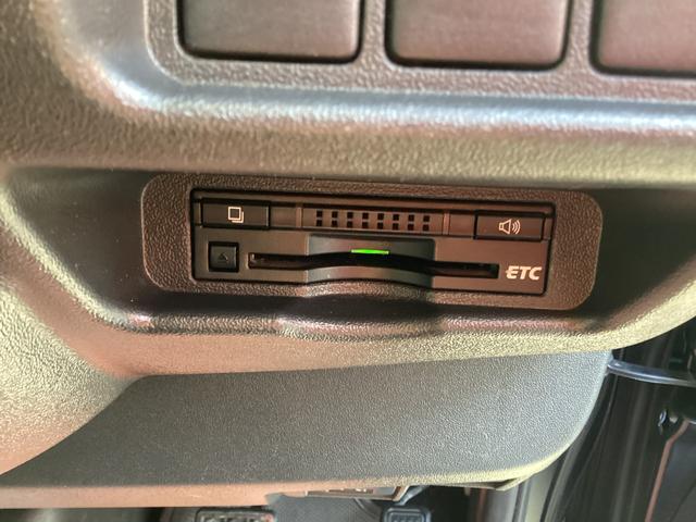 レジアスエースバン スーパーＧＬ　ダークプライム　４型　社外アルミホイール　バットフェイスボンネット　コートテクトガラス　ローダウン　ＬＥＤデイライト付きバンパーガード　フリップダウンモニター　社外テールランプ　ＬＥＤフォグランプ　ハンガーバー（24枚目）