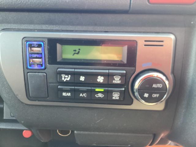 レジアスエースバン スーパーＧＬ　ダークプライム　４型　社外アルミホイール　バットフェイスボンネット　コートテクトガラス　ローダウン　ＬＥＤデイライト付きバンパーガード　フリップダウンモニター　社外テールランプ　ＬＥＤフォグランプ　ハンガーバー（29枚目）