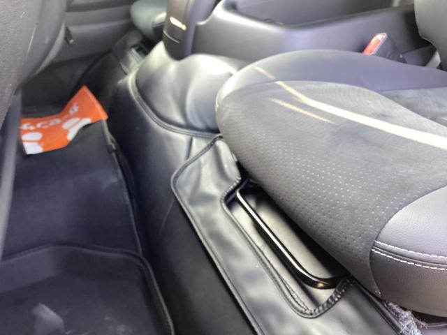 レジアスエースバン スーパーＧＬ　ダークプライム　４型　社外アルミホイール　バットフェイスボンネット　コートテクトガラス　ローダウン　ＬＥＤデイライト付きバンパーガード　フリップダウンモニター　社外テールランプ　ＬＥＤフォグランプ　ハンガーバー（35枚目）