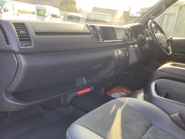 レジアスエースバン スーパーＧＬ　ダークプライム　４型　社外アルミホイール　バットフェイスボンネット　コートテクトガラス　ローダウン　ＬＥＤデイライト付きバンパーガード　フリップダウンモニター　社外テールランプ　ＬＥＤフォグランプ　ハンガーバー（37枚目）