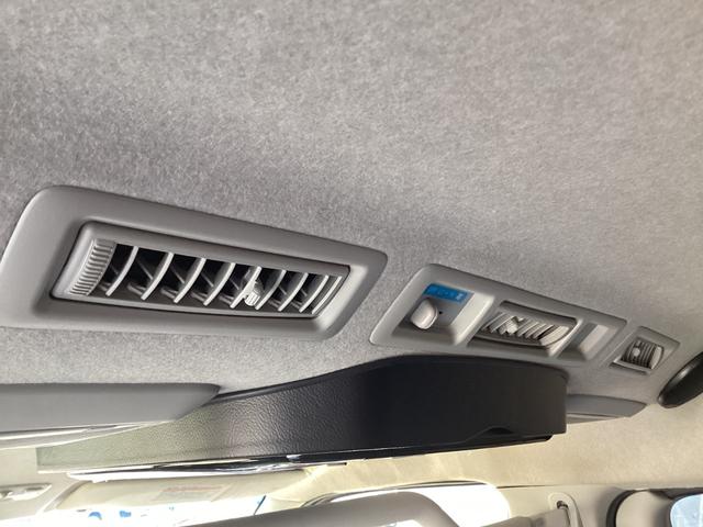 レジアスエースバン スーパーＧＬ　ダークプライム　４型　社外アルミホイール　バットフェイスボンネット　コートテクトガラス　ローダウン　ＬＥＤデイライト付きバンパーガード　フリップダウンモニター　社外テールランプ　ＬＥＤフォグランプ　ハンガーバー（42枚目）