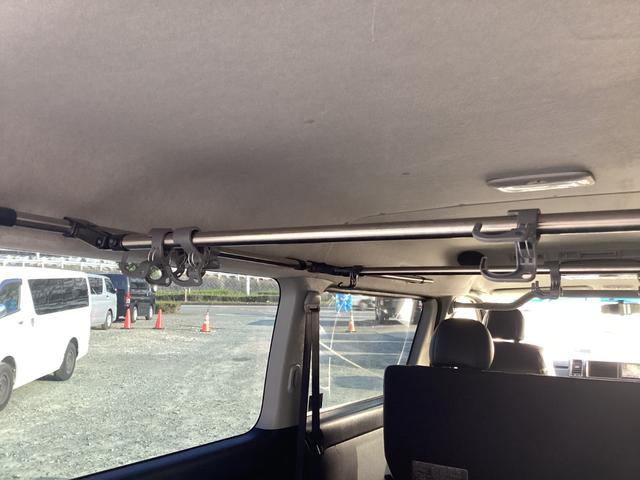 レジアスエースバン スーパーＧＬ　ダークプライム　４型　社外アルミホイール　バットフェイスボンネット　コートテクトガラス　ローダウン　ＬＥＤデイライト付きバンパーガード　フリップダウンモニター　社外テールランプ　ＬＥＤフォグランプ　ハンガーバー（48枚目）