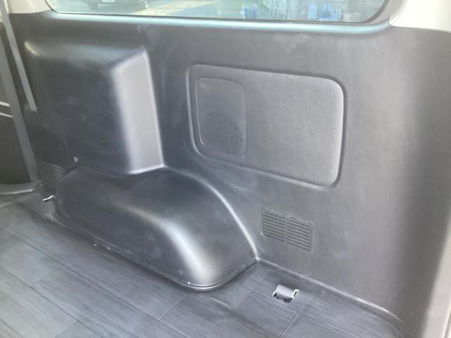 レジアスエースバン スーパーＧＬ　ダークプライム　４型　社外アルミホイール　バットフェイスボンネット　コートテクトガラス　ローダウン　ＬＥＤデイライト付きバンパーガード　フリップダウンモニター　社外テールランプ　ＬＥＤフォグランプ　ハンガーバー（51枚目）