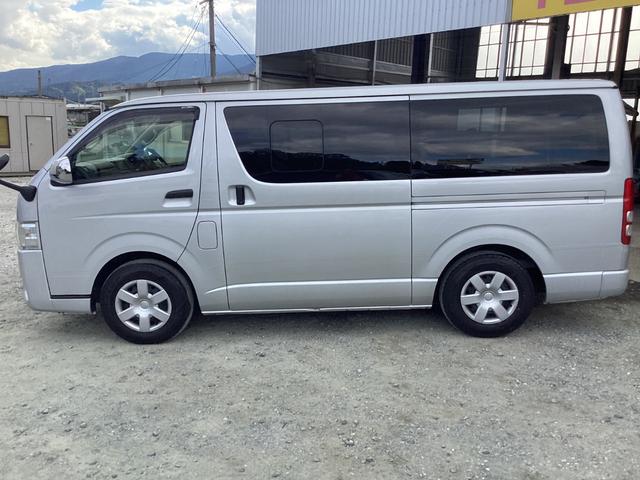 ハイエースバン ロングＤＸ　６型　ＧＬパッケージ仕様　クリアランスソナー　トヨタセーフティセンス　リアスライドガラス小窓　ドライブレコーダー　カロッツェリアＳＤナビ　純正セキュリティ　内張レザー変更　ビルトインＥＴＣ　キーレス（2枚目）