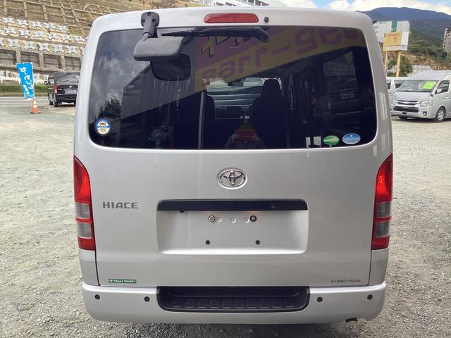 ハイエースバン ロングＤＸ　６型　ＧＬパッケージ仕様　クリアランスソナー　トヨタセーフティセンス　リアスライドガラス小窓　ドライブレコーダー　カロッツェリアＳＤナビ　純正セキュリティ　内張レザー変更　ビルトインＥＴＣ　キーレス（4枚目）