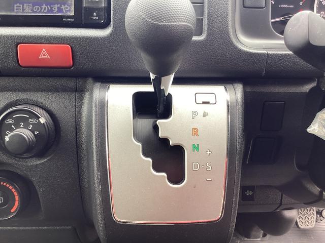 ハイエースバン ロングＤＸ　６型　ＧＬパッケージ仕様　クリアランスソナー　トヨタセーフティセンス　リアスライドガラス小窓　ドライブレコーダー　カロッツェリアＳＤナビ　純正セキュリティ　内張レザー変更　ビルトインＥＴＣ　キーレス（28枚目）