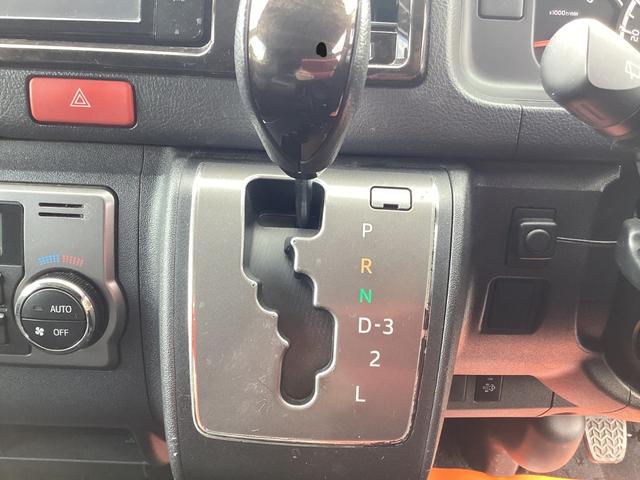 ハイエースバン スーパーＧＬ　ダークプライム　４型後期　社外アルミホイール　ＬＥＤイエローフォグランプ　ビルトインＥＴＣ２．０　リアスライドガラス小窓　タイミングベルト交換済み　純正ＬＥＤヘッドライト　プッシュスタート　１００Ｖ電源（23枚目）