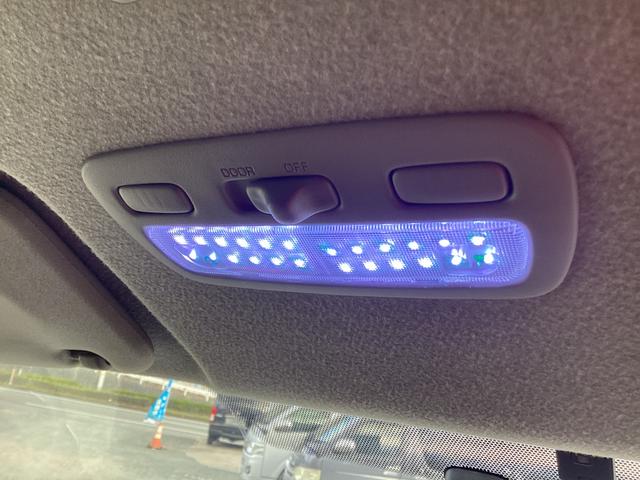 ハイエースバン スーパーＧＬ　ダークプライム　４型後期　社外アルミホイール　ＬＥＤイエローフォグランプ　ビルトインＥＴＣ２．０　リアスライドガラス小窓　タイミングベルト交換済み　純正ＬＥＤヘッドライト　プッシュスタート　１００Ｖ電源（28枚目）