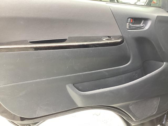 ハイエースバン スーパーＧＬ　ダークプライム　４型後期　社外アルミホイール　ＬＥＤイエローフォグランプ　ビルトインＥＴＣ２．０　リアスライドガラス小窓　タイミングベルト交換済み　純正ＬＥＤヘッドライト　プッシュスタート　１００Ｖ電源（30枚目）