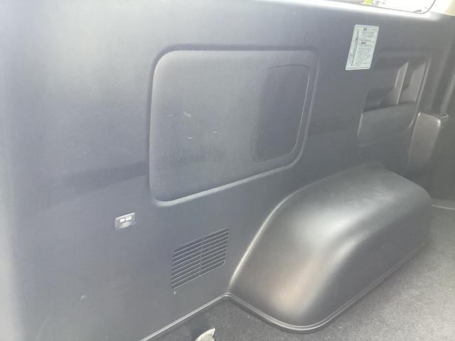 ハイエースバン スーパーＧＬ　ダークプライム　４型後期　社外アルミホイール　ＬＥＤイエローフォグランプ　ビルトインＥＴＣ２．０　リアスライドガラス小窓　タイミングベルト交換済み　純正ＬＥＤヘッドライト　プッシュスタート　１００Ｖ電源（40枚目）