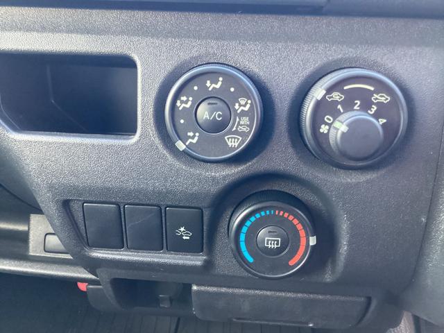 ハイエースバン ロングＤＸ　ＧＬパッケージ　６型後期　デジタルインナーミラー型ドラレコ前後　ワンオーナー　フロアパネル　トヨタセーフティセンス　内張レザー変更　ビルトインＥＴＣ　バックカメラ　純正セキュリティ　ブラックグリル　キーレス（29枚目）