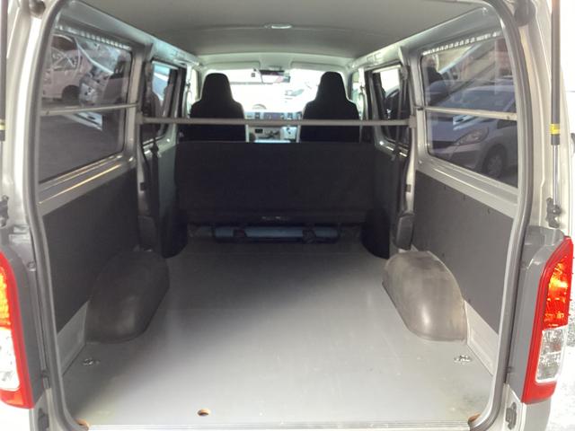 ハイエースバン ロングＤＸ　ＧＬパッケージ　６型後期　デジタルインナーミラー型ドラレコ前後　ワンオーナー　フロアパネル　トヨタセーフティセンス　内張レザー変更　ビルトインＥＴＣ　バックカメラ　純正セキュリティ　ブラックグリル　キーレス（43枚目）