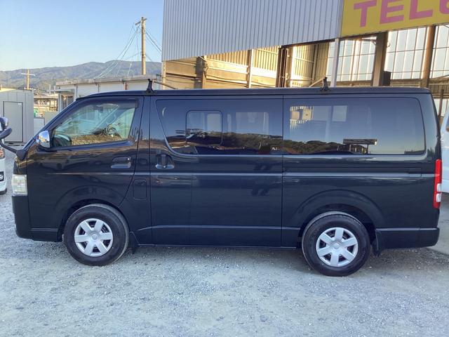 レジアスエースバン ロングＤＸ　４型　ワンオーナー　ＧＬパッケージ仕様　ミラー型バックモニター　ルーフキャリア　リアスライドガラス小窓　助手席エアバック　１００Ｖ電源　ビルトインＥＴＣ　内張レザー変更　ストラーダＨＤＤナビ　キーレス（2枚目）