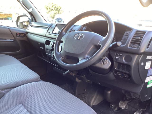 レジアスエースバン ロングＤＸ　４型　ワンオーナー　ＧＬパッケージ仕様　ミラー型バックモニター　ルーフキャリア　リアスライドガラス小窓　助手席エアバック　１００Ｖ電源　ビルトインＥＴＣ　内張レザー変更　ストラーダＨＤＤナビ　キーレス（17枚目）