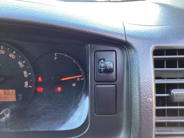 レジアスエースバン ロングＤＸ　４型　ワンオーナー　ＧＬパッケージ仕様　ミラー型バックモニター　ルーフキャリア　リアスライドガラス小窓　助手席エアバック　１００Ｖ電源　ビルトインＥＴＣ　内張レザー変更　ストラーダＨＤＤナビ　キーレス（21枚目）