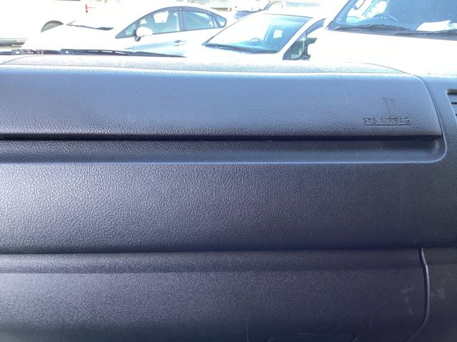 レジアスエースバン ロングＤＸ　４型　ワンオーナー　ＧＬパッケージ仕様　ミラー型バックモニター　ルーフキャリア　リアスライドガラス小窓　助手席エアバック　１００Ｖ電源　ビルトインＥＴＣ　内張レザー変更　ストラーダＨＤＤナビ　キーレス（30枚目）