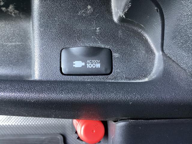 レジアスエースバン ロングＤＸ　４型　ワンオーナー　ＧＬパッケージ仕様　ミラー型バックモニター　ルーフキャリア　リアスライドガラス小窓　助手席エアバック　１００Ｖ電源　ビルトインＥＴＣ　内張レザー変更　ストラーダＨＤＤナビ　キーレス（31枚目）